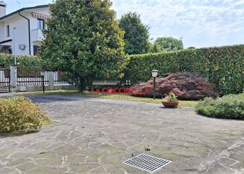 Bifamiliare San Tommaso con giardino esclusivo